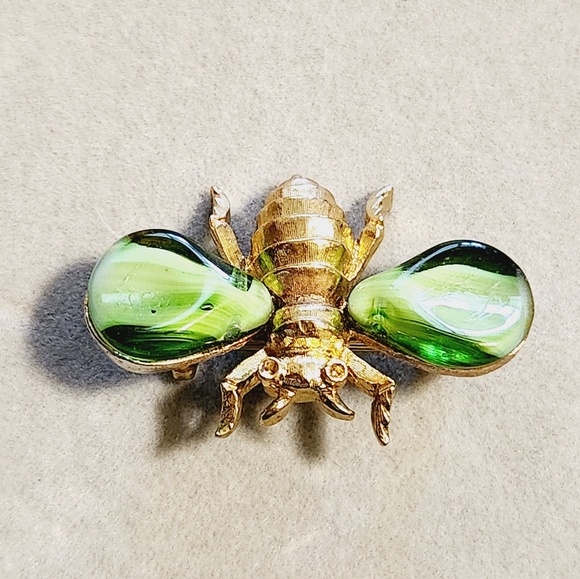 RARE Vintage Gold Tone J.J Jonette 3D Bee Insect Brooch Pin Green Art Glass Wing - Picture 4 of 7